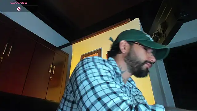 Snapshot of CamiloGray_ chatting on February 25, 3:10 pm CamiloGray online show from February 25, 3:10 pm