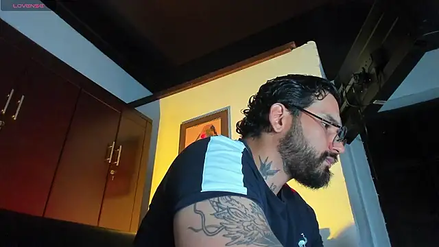 Snapshot of CamiloGray_ chatting on February 26, 1:54 pm CamiloGray online show from February 26, 1:54 pm