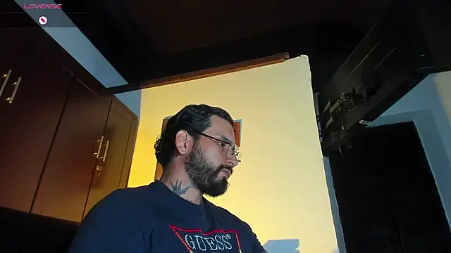 Snapshot of CamiloGray_ chatting on March 4, 2:23 pm CamiloGray online show from March 4, 2:23 pm