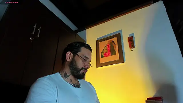 Snapshot of CamiloGray_ chatting on March 11, 3:29 pm CamiloGray online show from March 11, 3:29 pm