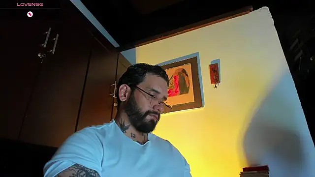 Snapshot of CamiloGray_ chatting on March 12, 2:45 pm CamiloGray online show from March 12, 2:45 pm