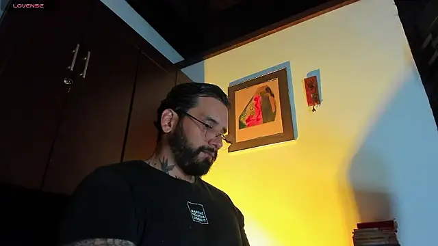 Snapshot of CamiloGray_ chatting on March 13, 2:34 pm CamiloGray online show from March 13, 2:34 pm