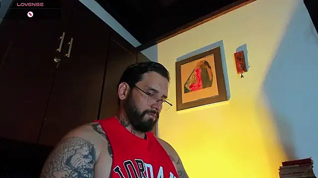 Snapshot of CamiloGray_ chatting on March 19, 2:43 pm CamiloGray online show from March 19, 2:43 pm