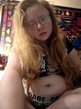 Snapshot of UpSetRedHead0018 chatting on November 19, 9:37 pm UpSetRedHead0018 online show from November 19, 9:37 pm