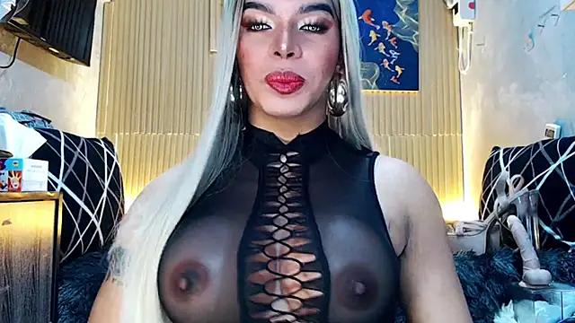 Snapshot of xx_MASSIVECockNCum_xx chatting on December 25, 10:17 am xx MASSIVECockNCum xx online show from December 25, 10:17 am