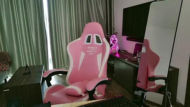 Snapshot of AsianQueens chatting on December 5, 12:19 am AsianQueens online show from December 5, 12:19 am