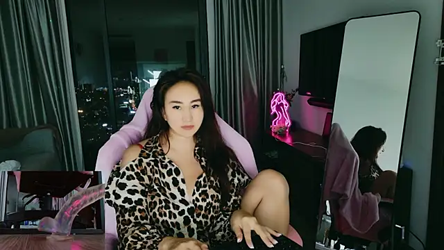 Snapshot of AsianQueens chatting on December 22, 3:09 pm AsianQueens online show from December 22, 3:09 pm