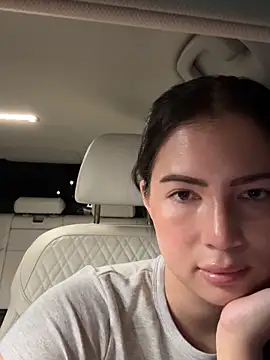 Snapshot of clairewntr chatting on October 3, 1:13 am clairewntr online show from October 3, 1:13 am