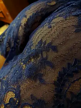 LovlyAnnie online show from December 17, 5:35 am