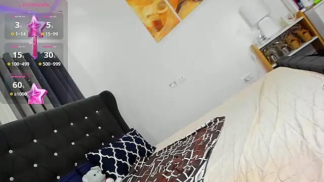 Snapshot of Divine___Eloeura chatting on February 25, 6:42 pm Divine   Eloeura online show from February 25, 6:42 pm