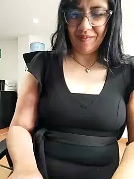 aisha latina online show from May 6, 2:44 pm