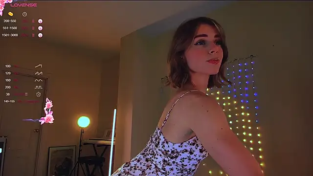 Snapshot of Arielle__03 chatting on December 21, 10:06 pm Arielle 03 online show from December 21, 10:06 pm