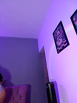 Snapshot of karlablue_ chatting on April 8, 3:39 am karlablue online show from April 8, 3:39 am
