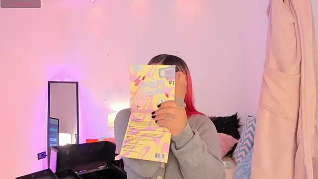 SophieRossi online show from November 8, 3:39 am