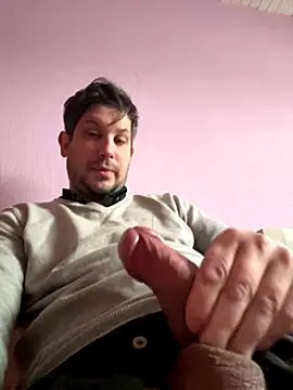 Snapshot of Taxidriver1988 chatting on December 2, 9:45 am Taxidriver1988 online show from December 2, 9:45 am