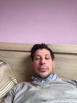 Snapshot of Taxidriver1988 chatting on February 4, 11:49 am Taxidriver1988 online show from February 4, 11:49 am