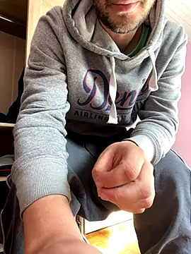 Snapshot of Taxidriver1988 chatting on September 29, 12:54 pm Taxidriver1988 online show from September 29, 12:54 pm