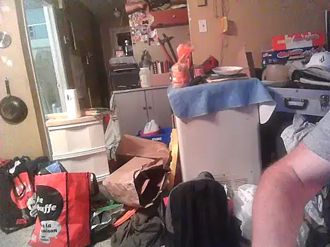 Snapshot of M9ntreal chatting on September 10, 4:34 am M9ntreal online show from September 10, 4:34 am