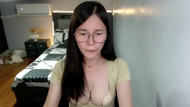AmazingLuchie online show from May 29, 5:27 am