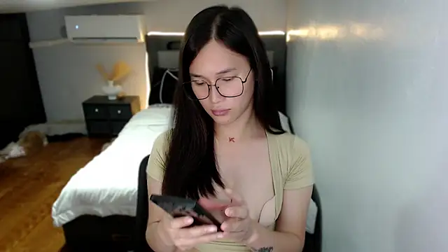 AmazingLuchie online show from June 21, 5:32 am