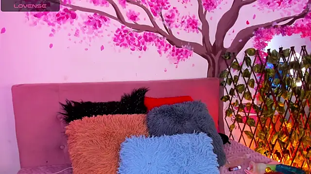 Snapshot of magali_19 chatting on December 2, 8:00 pm magali 19 online show from December 2, 8:00 pm