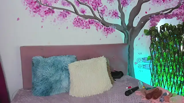 Snapshot of magali_19 chatting on January 12, 12:39 am magali 19 online show from January 12, 12:39 am