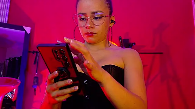 Snapshot of MistressSlut1 chatting on November 12, 11:10 am MistressSlut1 online show from November 12, 11:10 am