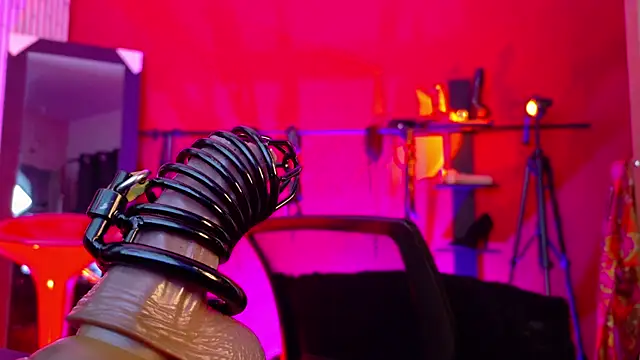 Snapshot of MistressSlut1 chatting on November 15, 11:18 am MistressSlut1 online show from November 15, 11:18 am