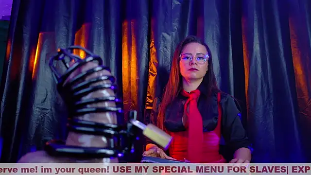 Snapshot of MistressSlut1 chatting on November 24, 11:21 am MistressSlut1 online show from November 24, 11:21 am