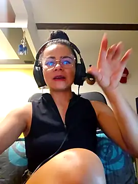 Snapshot of MistressSlut1 chatting on December 3, 11:47 pm MistressSlut1 online show from December 3, 11:47 pm