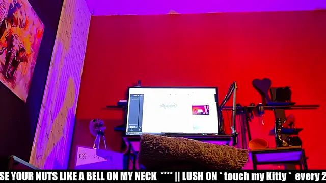 Snapshot of MistressSlut1 chatting on May 21, 11:39 am MistressSlut1 online show from May 21, 11:39 am