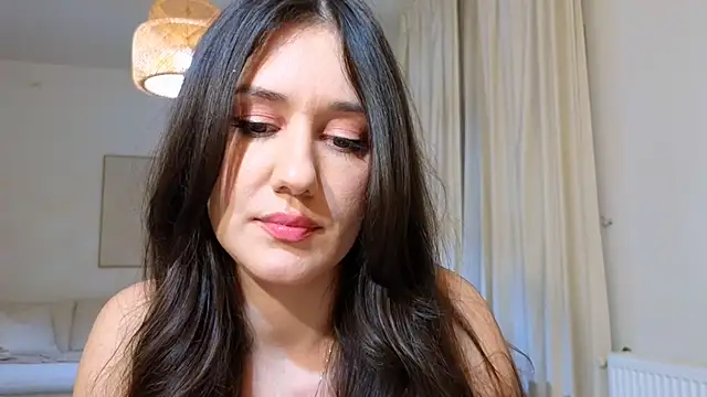 diamond desiree online show from February 4, 1:45 am