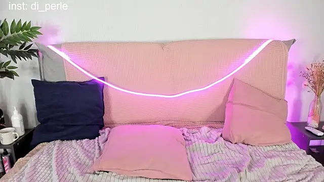 Snapshot of di_perle chatting on December 9, 7:07 pm di perle online show from December 9, 7:07 pm