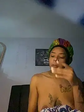 Snapshot of CutieFrmthehood chatting on January 11, 2:47 pm CutieFrmthehood online show from January 11, 2:47 pm