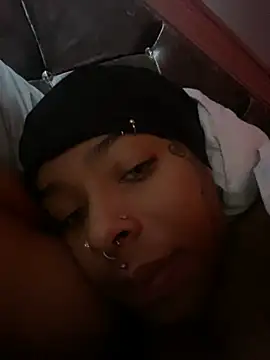 Snapshot of CutieFrmthehood chatting on February 3, 2:45 pm CutieFrmthehood online show from February 3, 2:45 pm