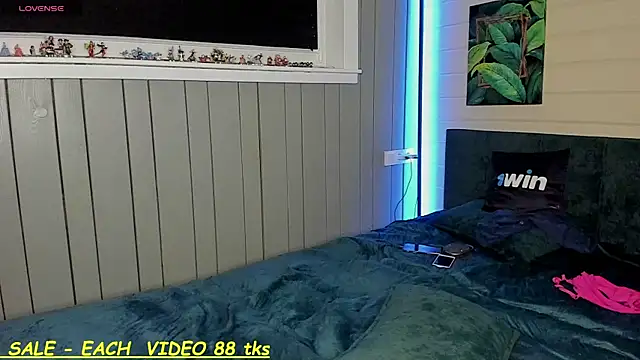 Snapshot of SandyChris chatting on February 13, 7:35 am SandyChris online show from February 13, 7:35 am