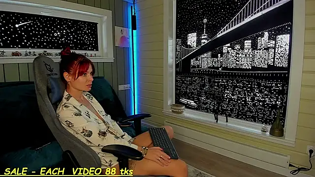 Snapshot of SandyChris chatting on March 7, 8:56 am SandyChris online show from March 7, 8:56 am