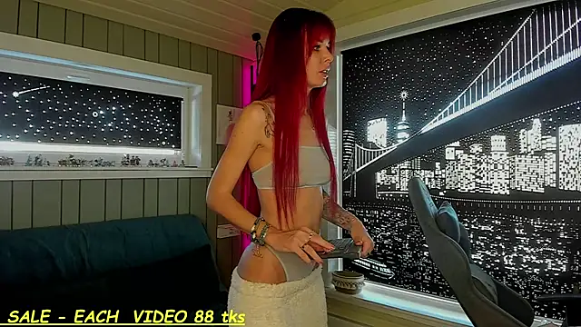 Snapshot of SandyChris chatting on March 19, 7:40 am SandyChris online show from March 19, 7:40 am