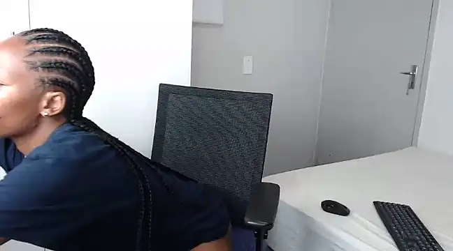 Snapshot of QUEENMANDYY chatting on January 16, 5:44 pm QUEENMANDYY online show from January 16, 5:44 pm