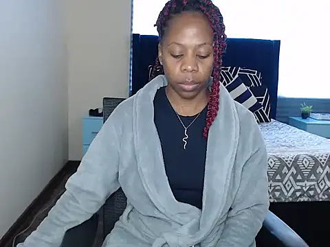 Snapshot of QUEENMANDYY chatting on June 24, 6:23 am QUEENMANDYY online show from June 24, 6:23 am