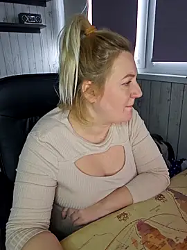 Snapshot of Marushka chatting on February 7, 1:04 pm Marushka online show from February 7, 1:04 pm