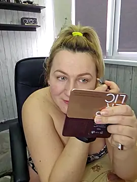 Snapshot of Marushka chatting on February 19, 7:59 am Marushka online show from February 19, 7:59 am
