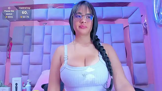 Snapshot of violeta_sexx_ chatting on November 12, 4:57 am violeta sexx online show from November 12, 4:57 am