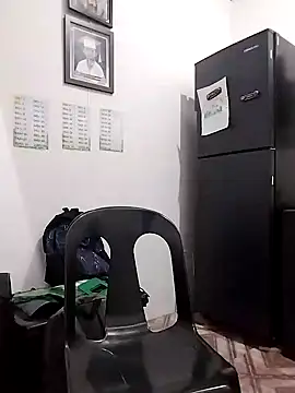 Snapshot of lickmepussy21 chatting on December 18, 1:37 am lickmepussy21 online show from December 18, 1:37 am