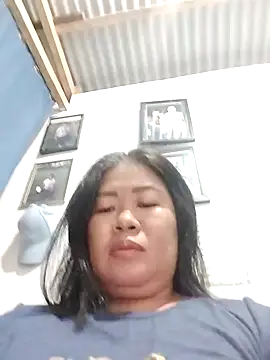 Snapshot of lickmepussy21 chatting on January 6, 2:14 pm lickmepussy21 online show from January 6, 2:14 pm