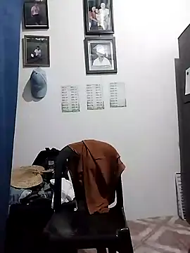 Snapshot of lickmepussy21 chatting on January 15, 6:51 pm lickmepussy21 online show from January 15, 6:51 pm