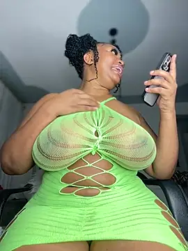 Snapshot of Hyra_Ari chatting on July 12, 6:32 pm Hyra Ari online show from July 12, 6:32 pm