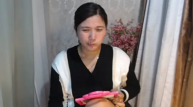 Snapshot of MS_Isabella_Snow92 chatting on February 6, 8:39 am MS Isabella Snow92 online show from February 6, 8:39 am
