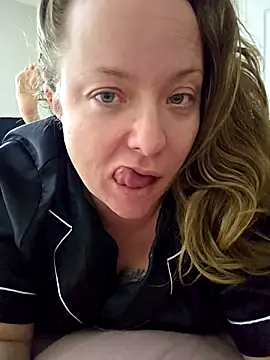 julimonroe online show from March 17, 5:34 am