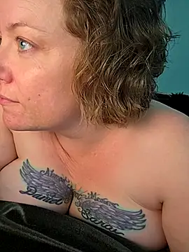 julimonroe online show from May 2, 1:32 am